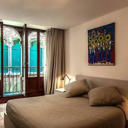 Art Apartment *